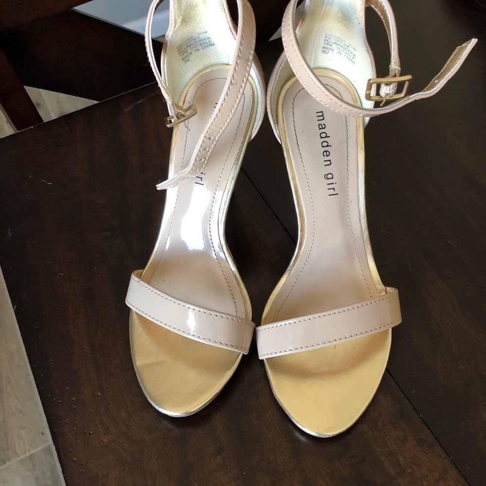 Steve Madden beige wedge size 7.5